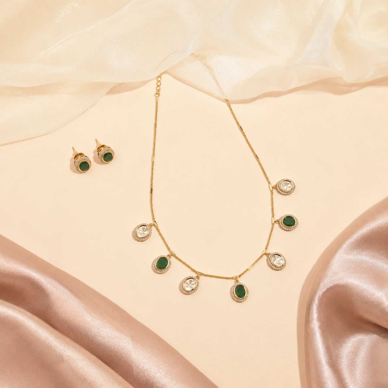 Vilandi & Green Necklace Set