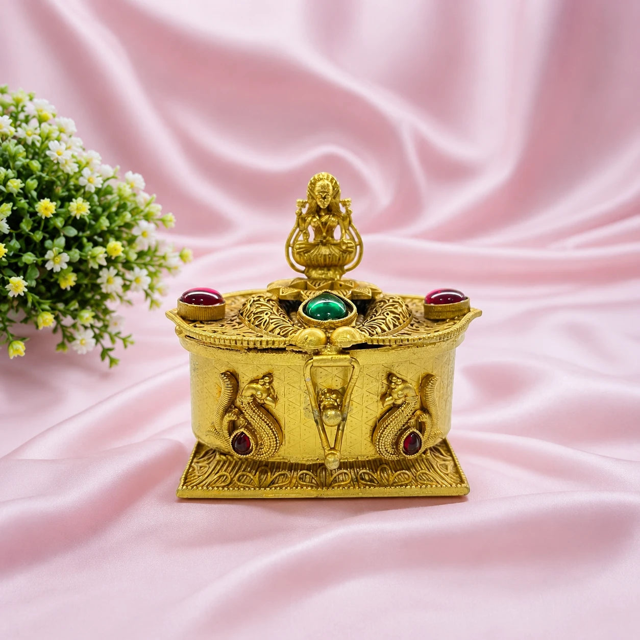 Ruby Emerald Sindoor Dabbi